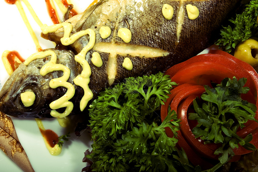 烤鱼奢华美食晚餐辣椒海鲜盘子烹饪享受餐厅菜单图片