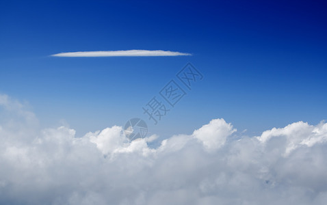 蓝蓝天空气象白色自由天气空气景观蓝色晴天多云日光背景图片