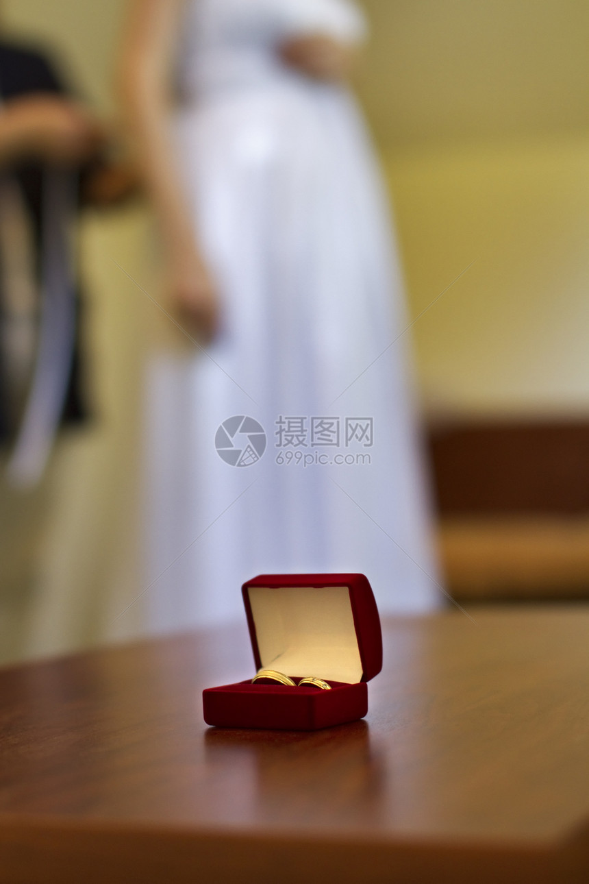 结婚戒指女孩女性婚姻夫妻发型师结婚戒指婚礼女士图片