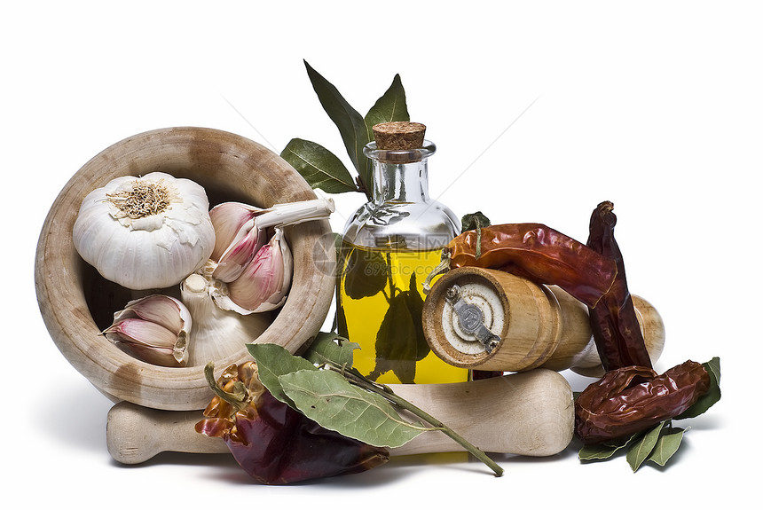 地中海香料和橄榄油饮食瓶子静物敷料树叶芳香磨床食物平底锅辣椒图片