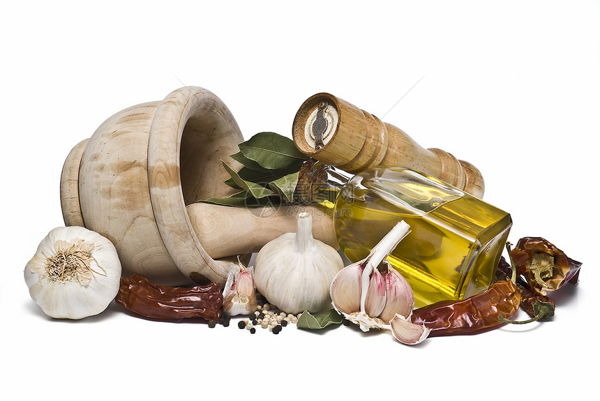 地中海香料和橄榄油敷料平底锅食物桂冠静物胡椒豆子砂浆美食磨床图片