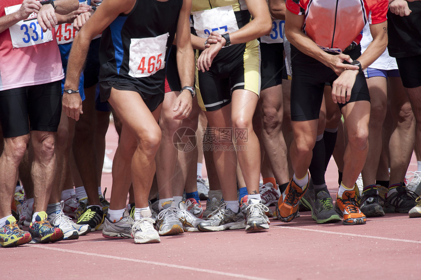 开始运行红色手表运动员运动竞赛数字耐力男性跑步跑表图片