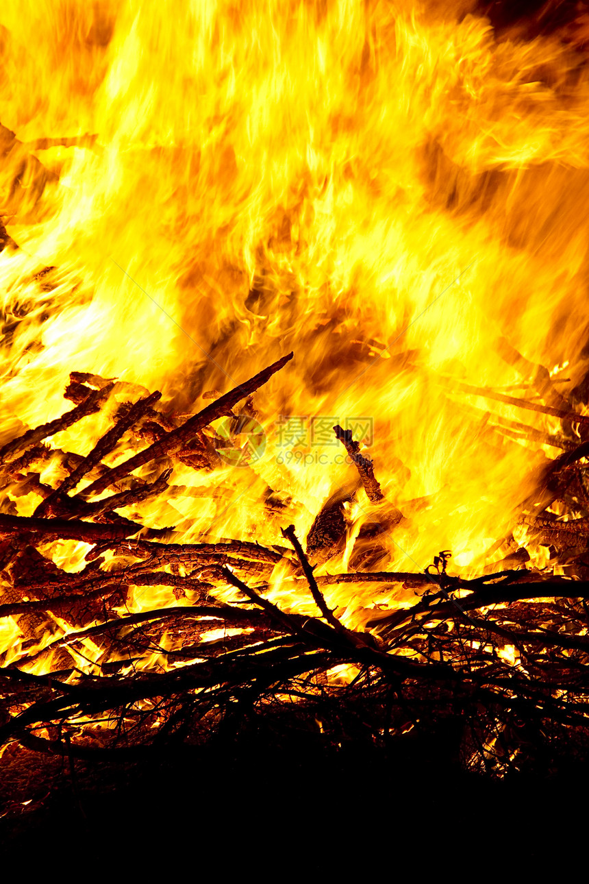 点火温暖火盆木头余烬木炭壁炉篝火耀斑煤炭图片