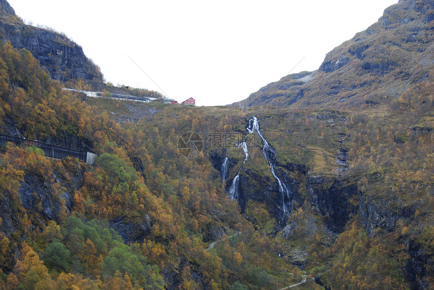 挪威山 山的生境和峡湾瀑布图片