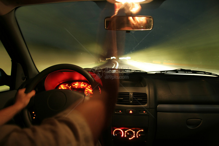 驾车旅行车辆汽车男人速度车速控制运动驾驶司机运输图片