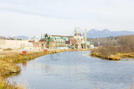 美国新罕布什尔州格罗夫顿工厂外观铵盐建筑物河流建筑氨水工业作品背景