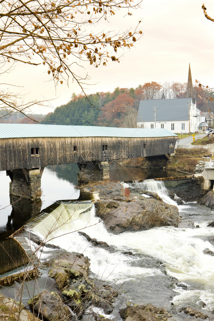 浴桥1832年 美国新罕布什尔外观氨氮教堂桥梁旅行廊桥位置洗澡世界河流图片