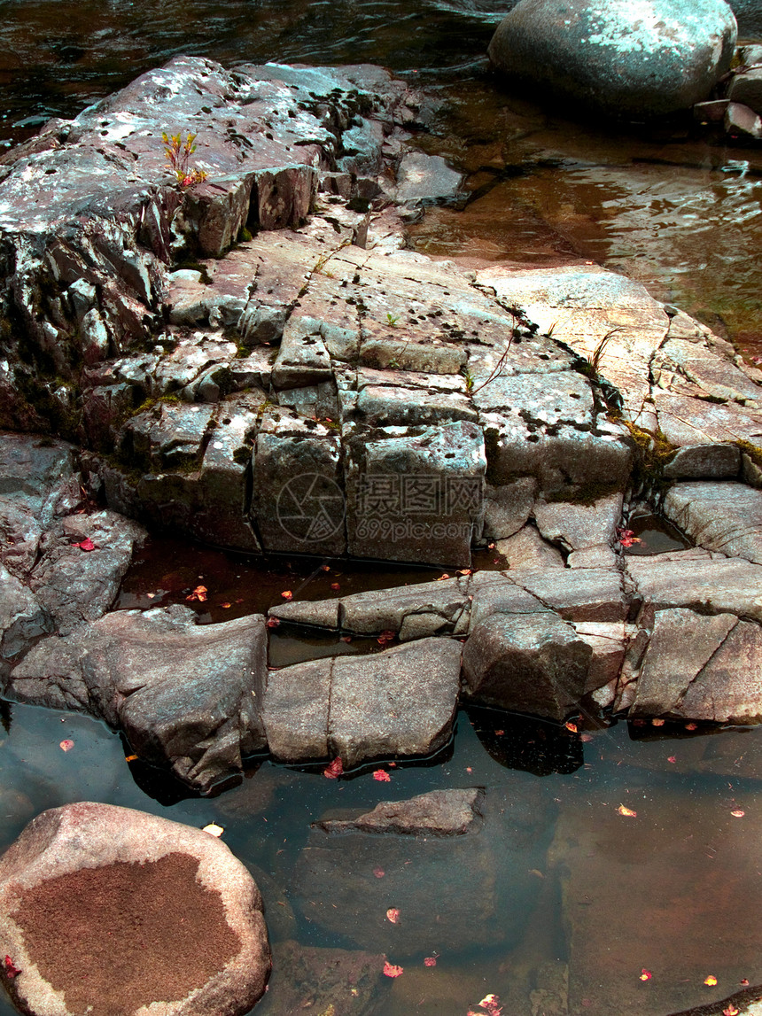 石石头交响乐卵石蓝色巨石岩石绿色水坑红色石头水平图片