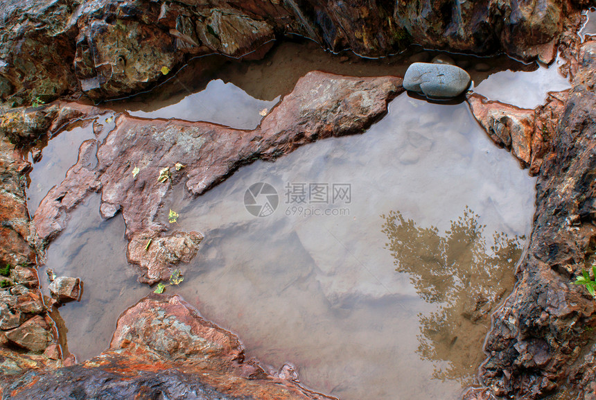 石石头交响乐红色石头岩石绿色反射卵石巨石水坑水平图片