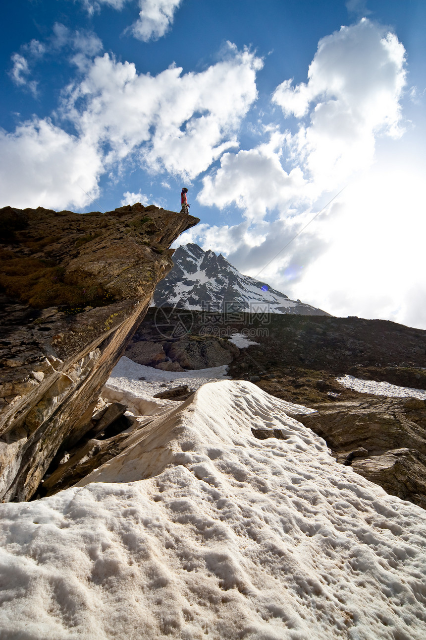 山顶上的小数字环境男人冰川自然假期城市山峰旅行自由旅游图片