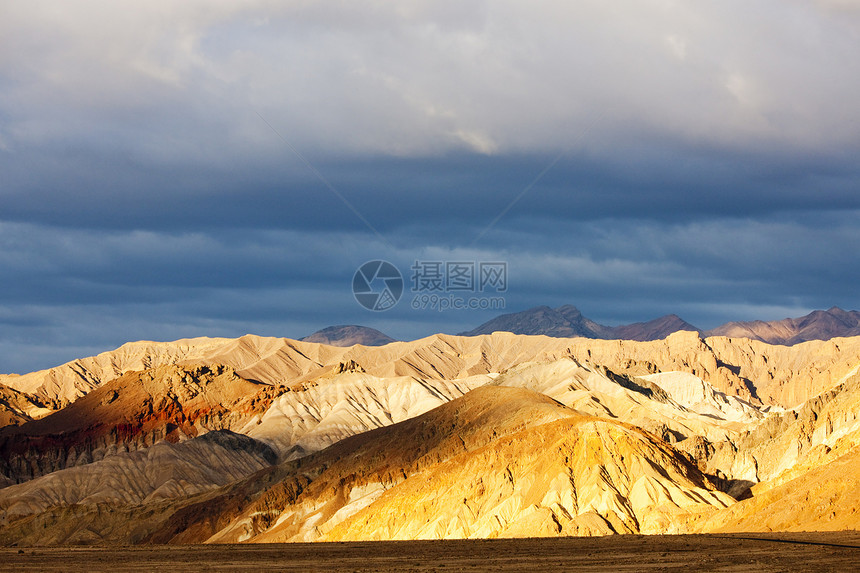 美国加利福尼亚州死谷国家公园 艺术家的驱动器旅行地质世界之路沙漠地质学外观构造位置风景图片