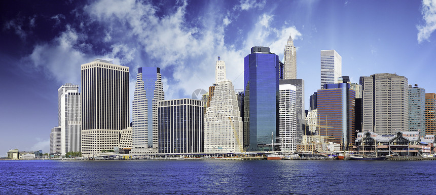纽约市上空的云层建筑中心天空石头场景公园商业历史城市旅行图片