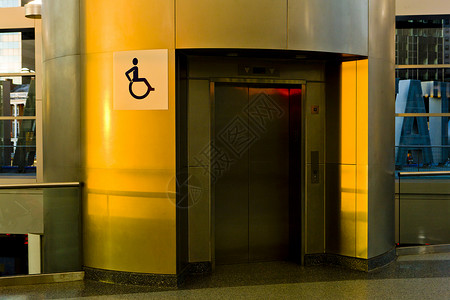 残疾人用电梯为残疾人使用示意图轮椅背景图片