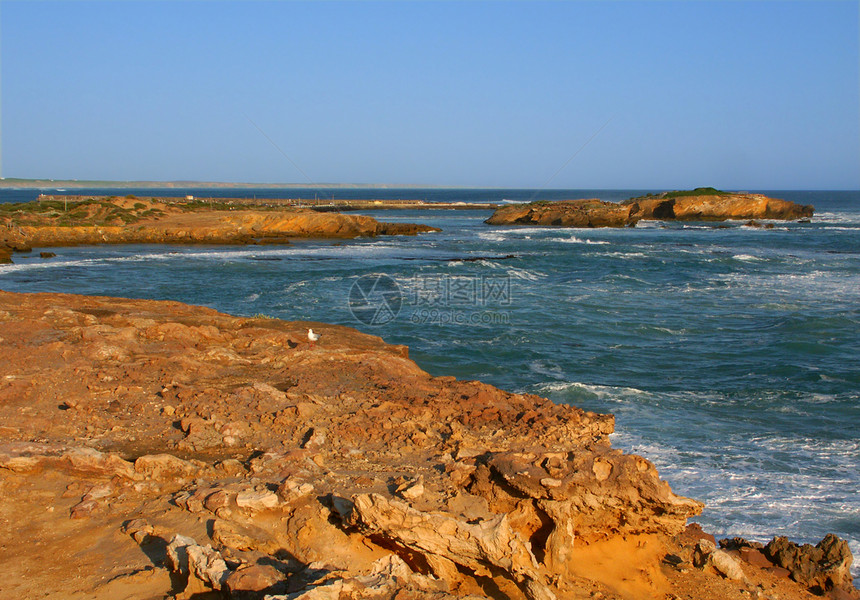澳大利亚维多利亚州落基海岸地区悬崖岩石潮汐盎司支撑海岸线栖息地图片