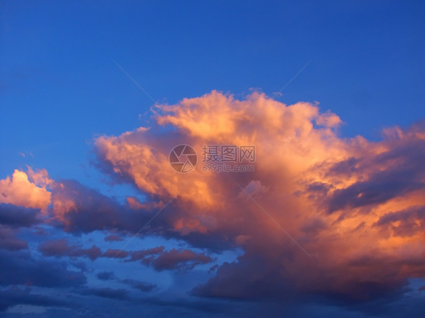夜云覆盖气氛阳光气候部分活力天气气象预报蓝色天空图片