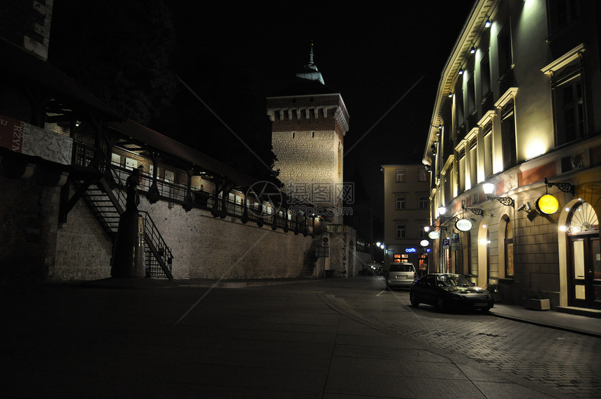 晚上在克拉科夫的市场广场住宅纸巾城堡大教堂皇家正方形历史图片
