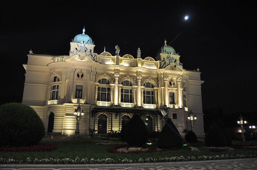 晚上在克拉科夫的市场广场历史城堡纸巾正方形住宅大教堂皇家图片