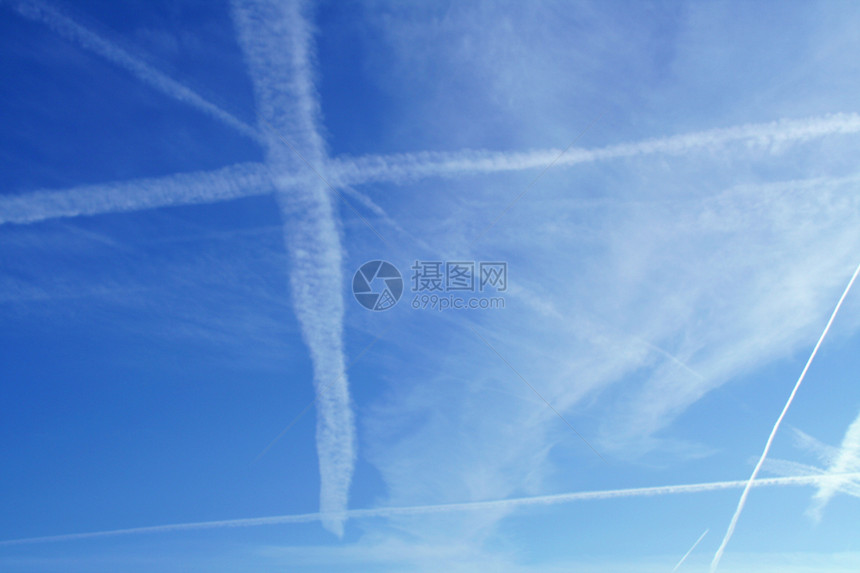 蓝蓝天空编队臭氧空气靛青环境活力阳光太阳日光气氛图片