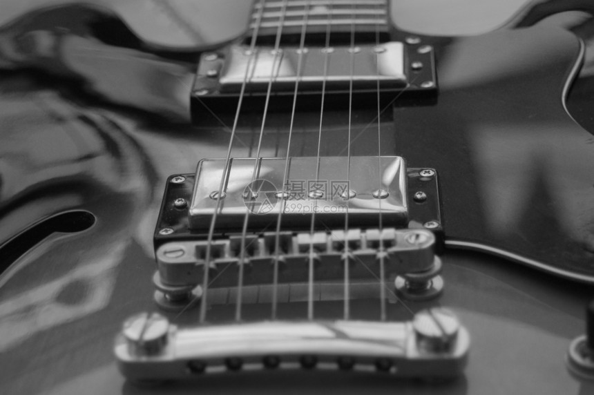 美丽的大弓顶电吉他细绳半成品白色吉他手音乐线圈弦板拱顶吉他声学图片