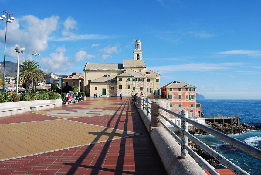 意大利利古里亚州热那亚房子船运长廊村庄喷泉历史港口教会海滩摩天大楼图片