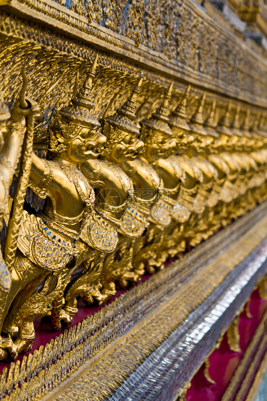 泰国大宫金加鲁达旅行建筑艺术古董雕像传统风格建筑学装饰佛教徒图片