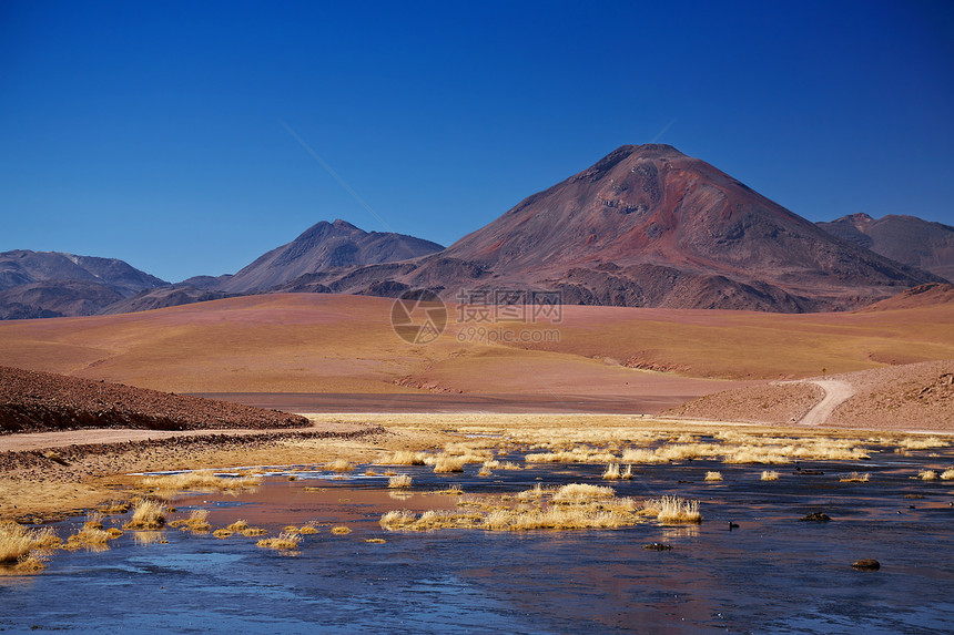 智利阿塔卡马地区里奥普塔纳附近旅行沙漠地区气候天空寂寞地标山脉火山图片