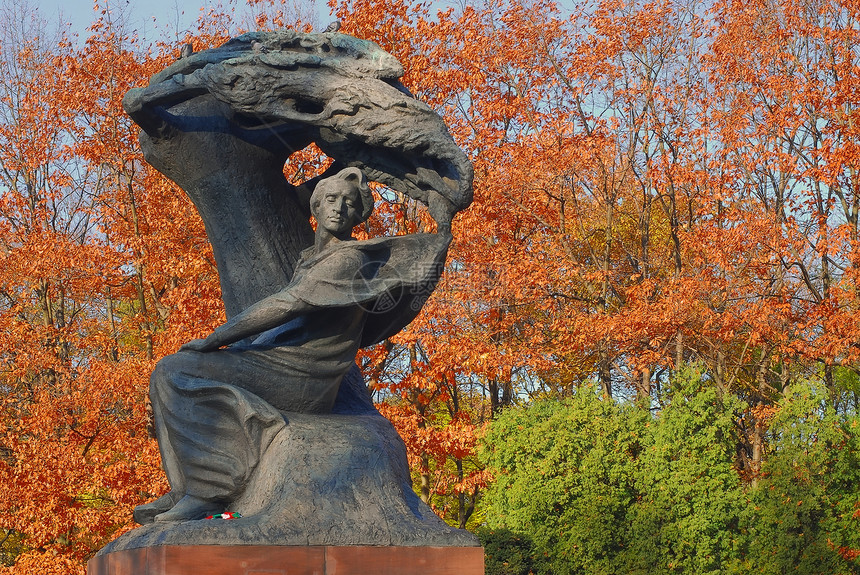 肖邦纪念碑作曲家雕塑公园棕色青铜雕像艺术橙子音乐抛光图片