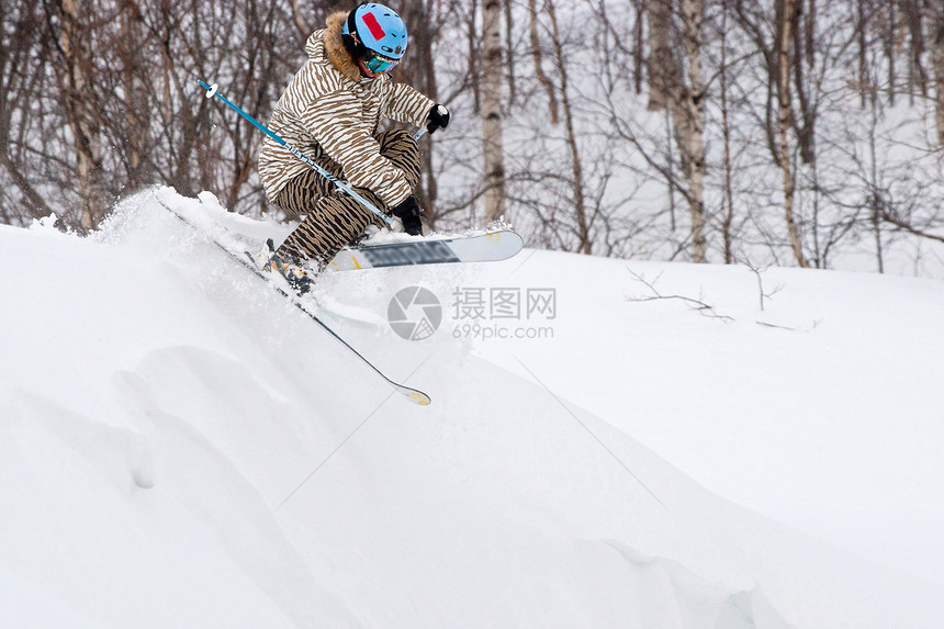 在西伯利亚自由骑行速度行动旅行爱好滑雪成人活动乐趣运动太阳图片