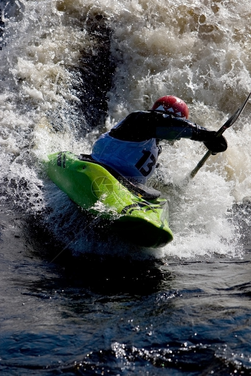 白水生活追求运动员运动地形薄雾溪流挑战速度激流图片