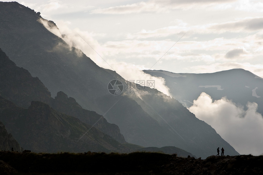 山山脉旅游波纹蓝色环境天空假期山峰地形家庭旅行图片