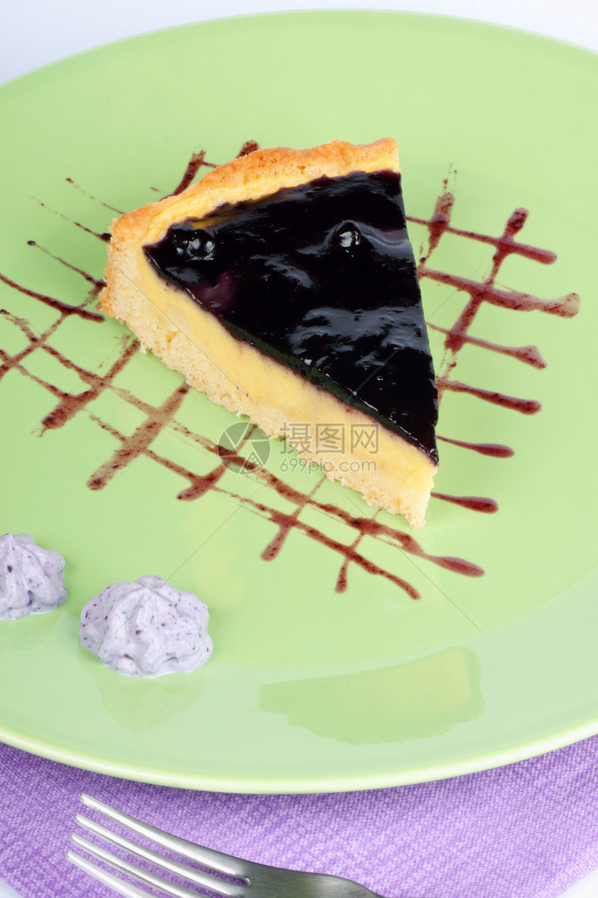 蓝莓和香草奶油奶油糕点水平甜点绿色美食盘子早餐食物图片
