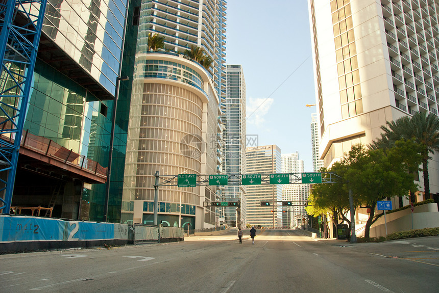 迈阿密现代大楼晴天旅行海滩酒店摩天大楼蓝色建筑学海洋办公室棕榈图片