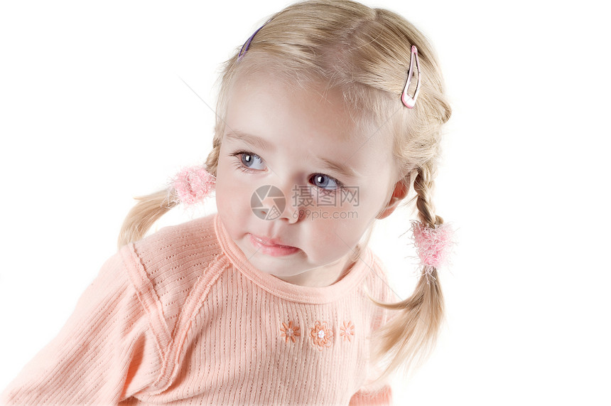 演唱室的小女孩发型镜头特写儿童白色美丽女孩孩子乐趣女性图片