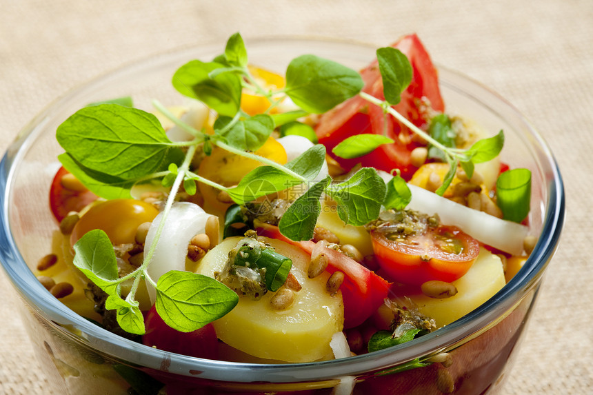 法国土豆沙拉食品松子菜肴坚果盘子沙拉内饰静物美食食物图片