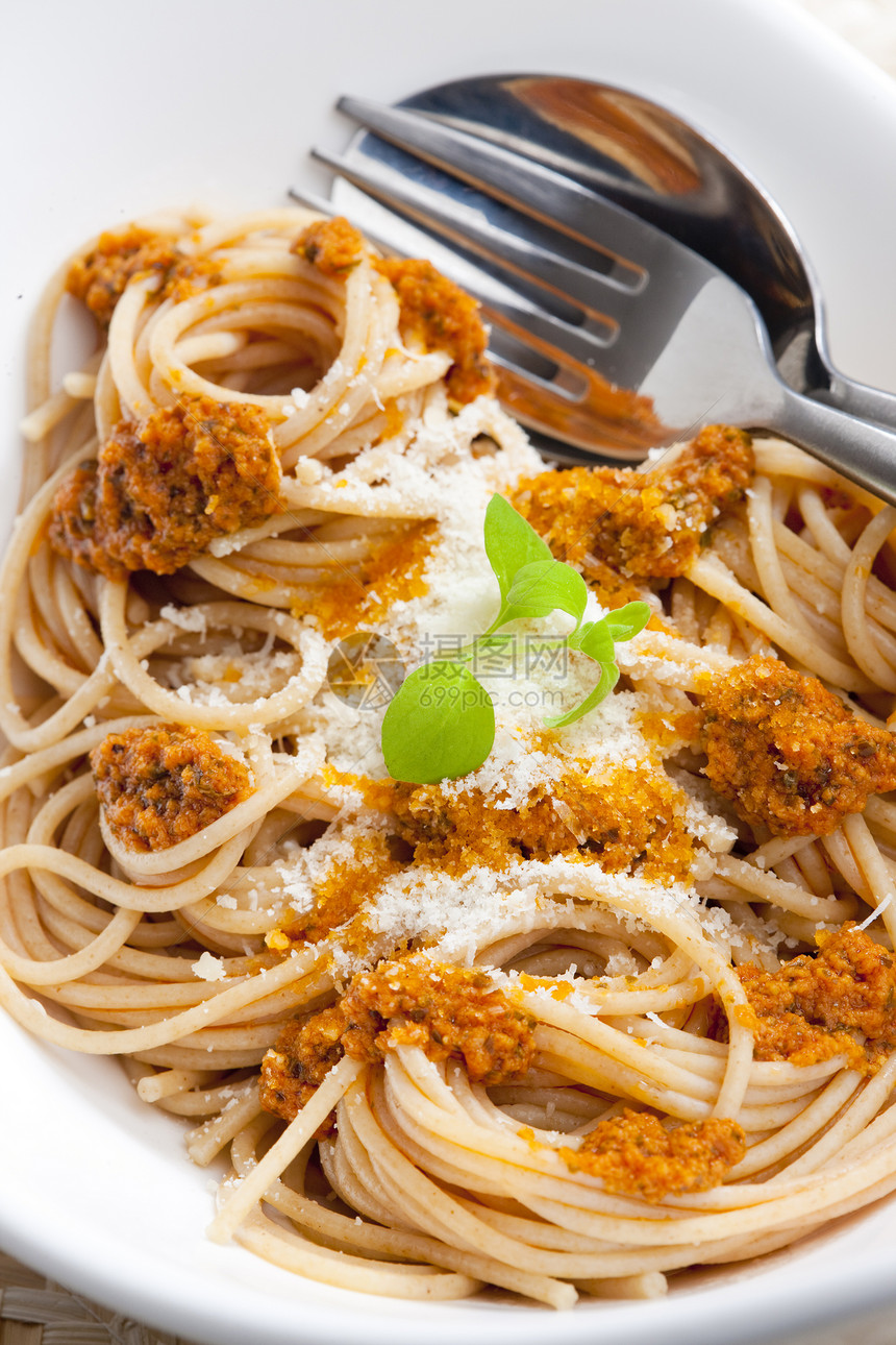 带青椒的意大利面条膳食静物美食香蒜熟食盘子营养食品勺子菜肴图片