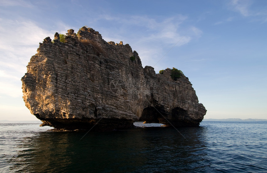 岩礁海石头海岸线荒野自然海滩场景天空海洋海浪风景图片