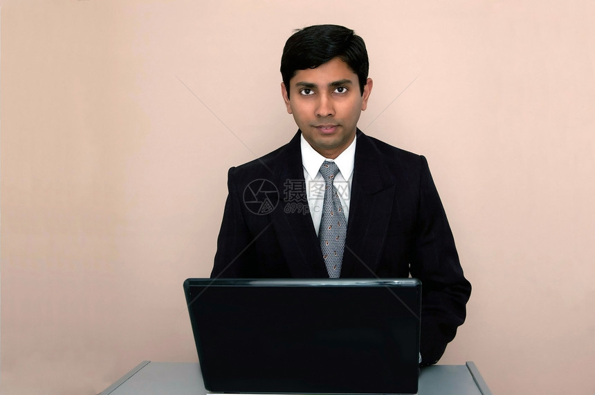 商务人士监视器笔记本学习电子邮件数字化工作自雇男人服务技术图片