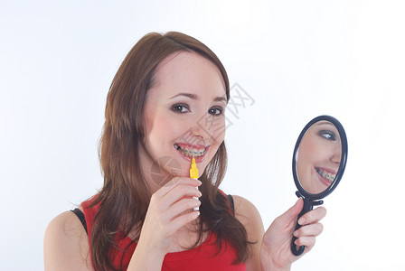 女童打牙洗牙背景图片
