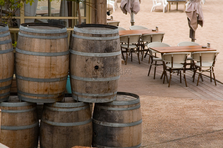 桶乡村酒精贮存酒厂棕色食物文化金属木头硬木图片