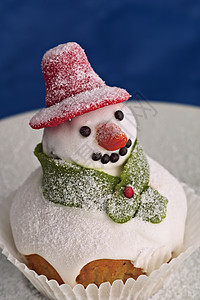 雪白雪人帽子甜蜜围巾甜点糕点背景图片