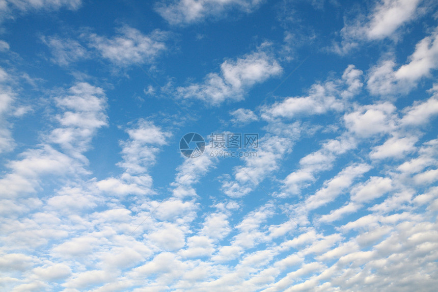 云在天上弥漫环境风景白色蓝色天气物体铺天盖地空气图片
