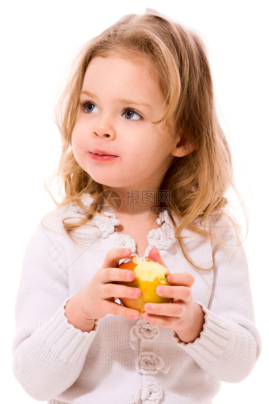 女孩吃苹果孩子女儿工作室快乐衬衫享受食物卷曲白色生长图片