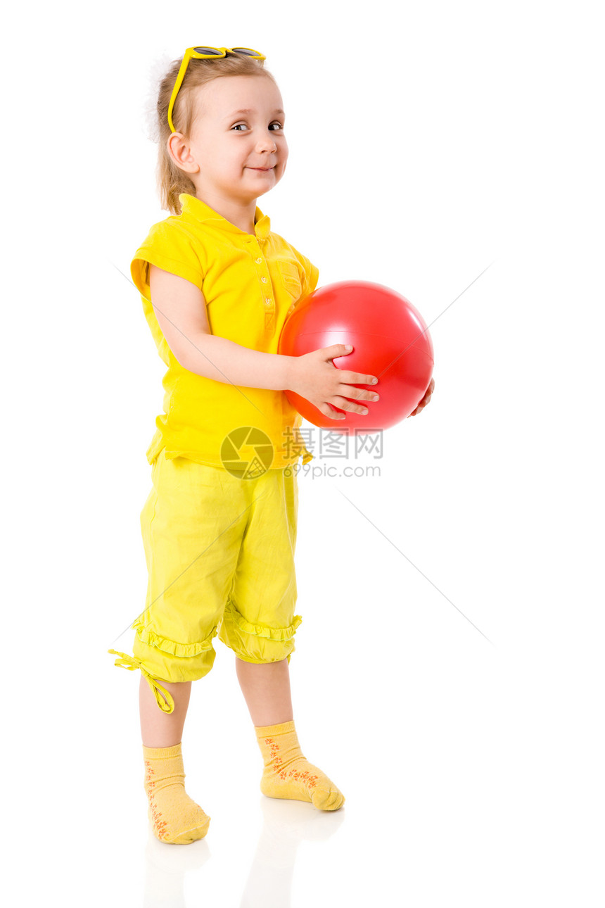 女孩拿着球乐趣金发孩子游戏快乐女儿闲暇童年常态喜悦图片