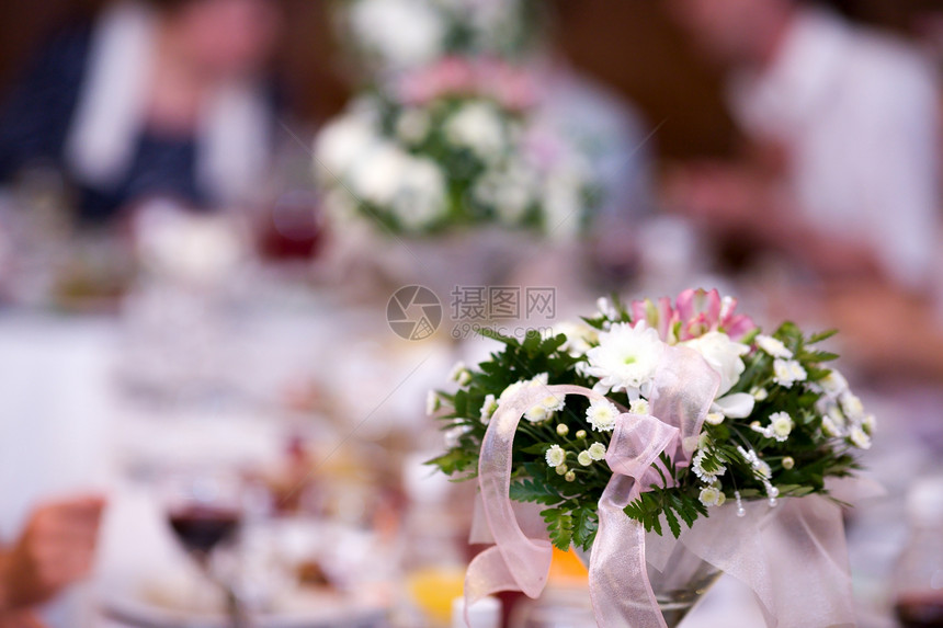 花束婚姻婚礼玫瑰宏观褐色铭文已婚新娘花朵图片