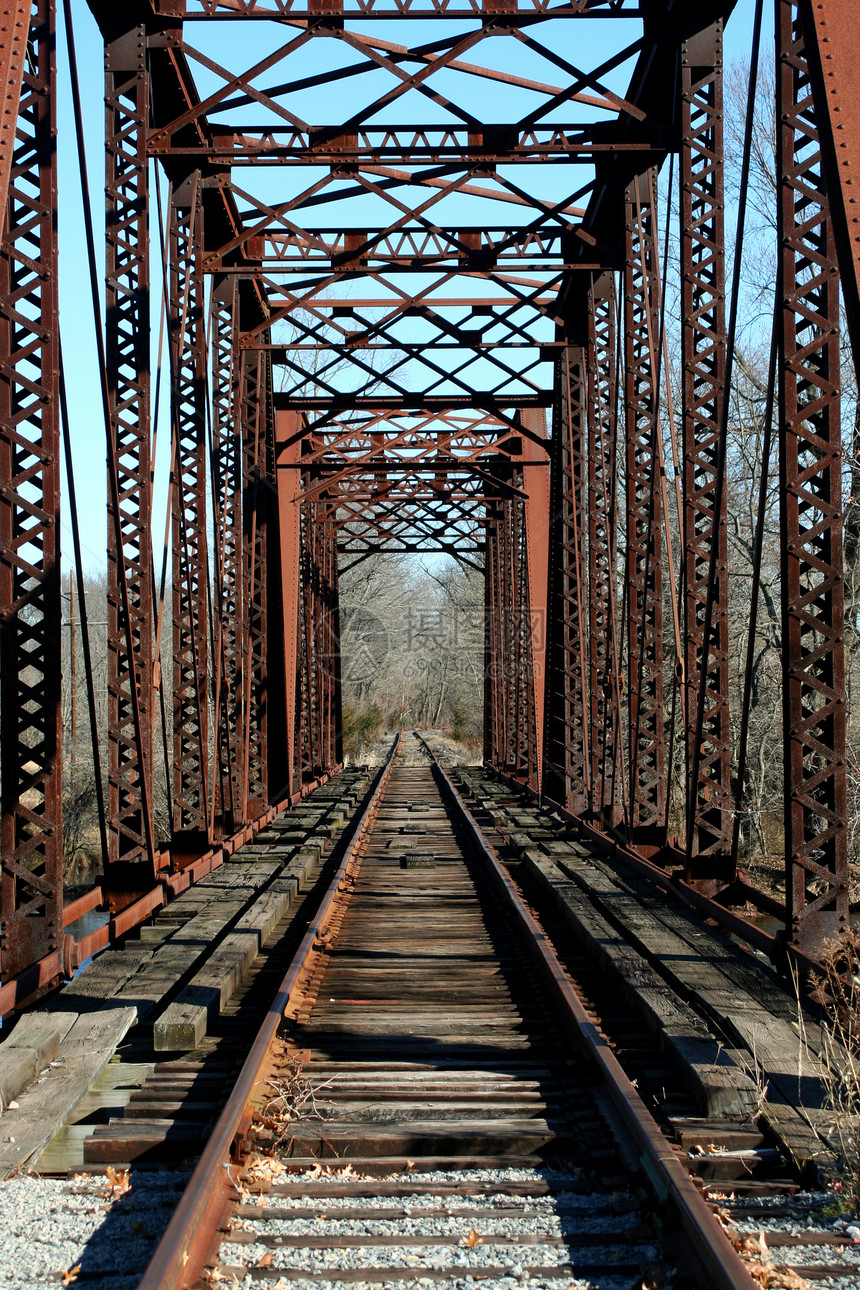 旧铁路桥建筑学运输火车天空旅行图片