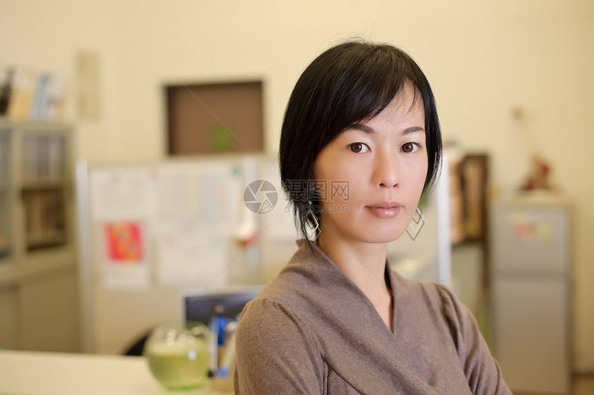 亚洲商业妇女管理人员经理企业家领导者女性职业数字办公室手表挑战图片