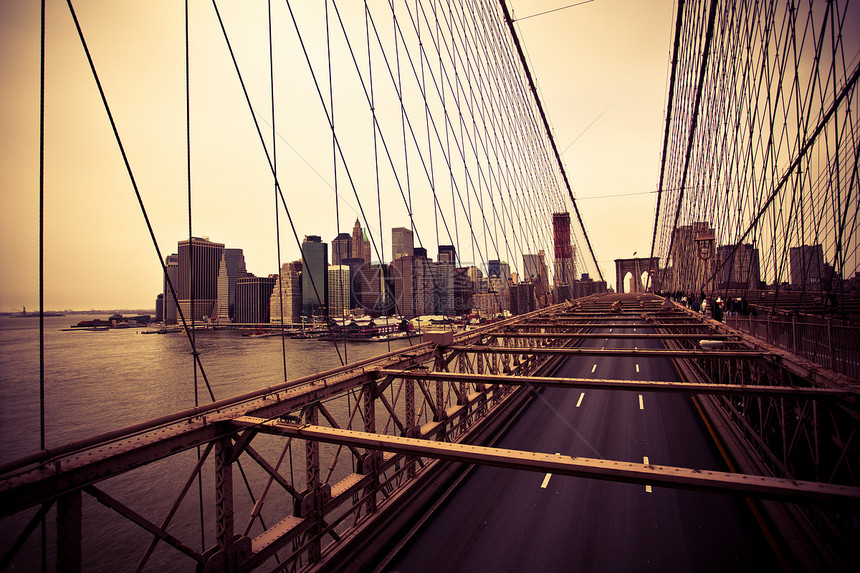 布鲁克林桥的金融区观景图(Brooklyn桥)图片