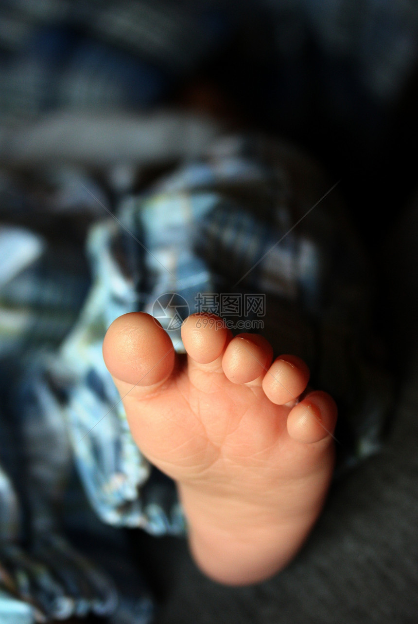 新生儿婴儿脚孩子们脚印孩子跑步脚趾新生图片