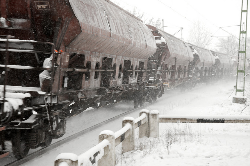 火车雪雪图片