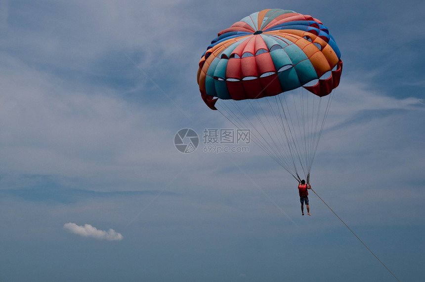 帕拉帆船航行自由电缆线条座位天空运动网线蓝色降落伞闲暇图片